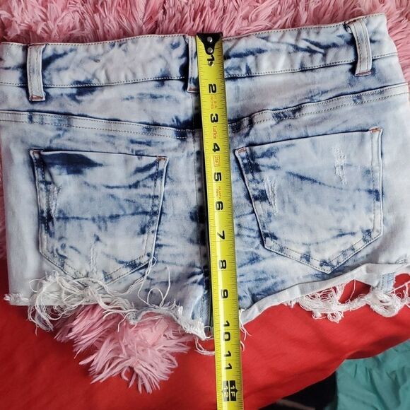 Acid Washed Distressed Shorts - Picture 5 of 6